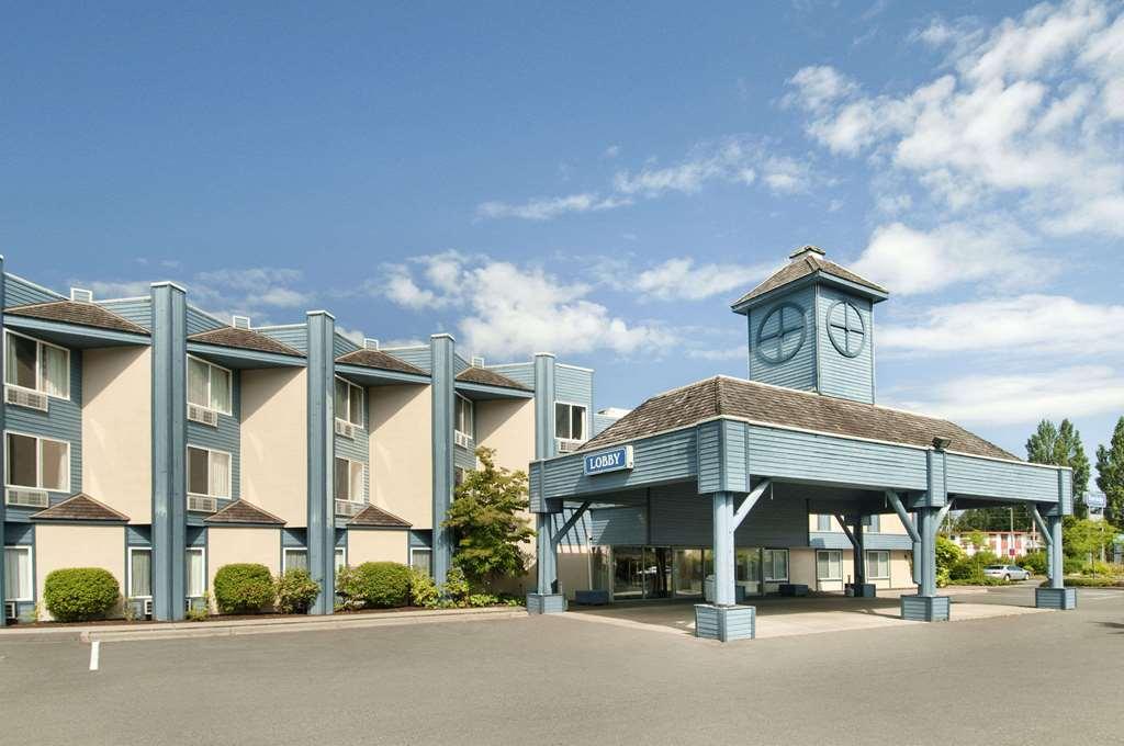 Travelodge by Wyndham Parksville Eksteriør billede